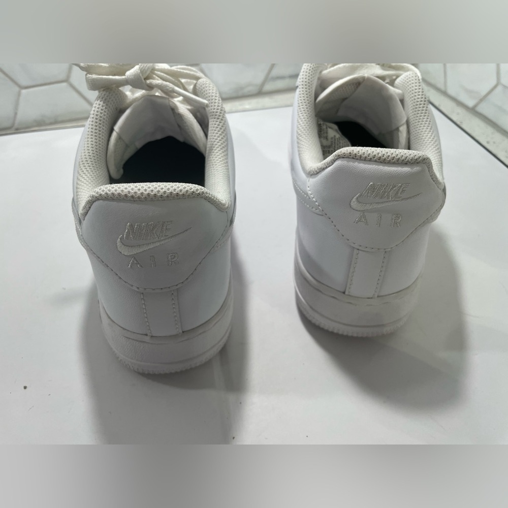 Nike Air Force 1 Low Sneakers Size 10 White Woman's DD8959-100 Great Shape - Picture 11 of 16